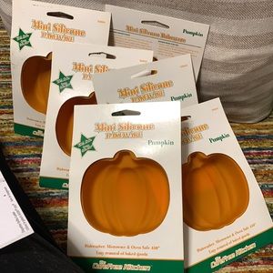 Orange Pumpkin Set for Your Kitchen 2 mini Silicone Bakeware